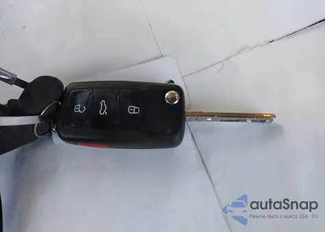 2017 Volkswagen Passat 1.8T R-Line z USA, uszkodzony, nr VIN 1VWDT7A34HC047100